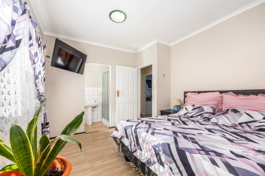 4 Bedroom Property for Sale in Mabille Park Western Cape